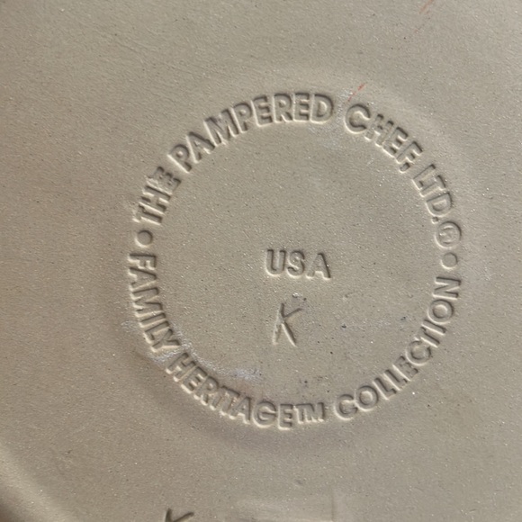 Pampered chefs pie plate - Picture 2 of 4